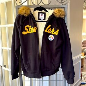 NFL Team Apparel Women's Steelers hoodie with removable fur around the hood. L